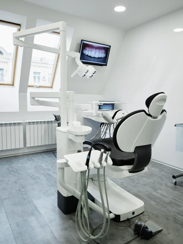 dental-equipment-office-dentist-doctor-with-gray-walls-against-backdrop-bright-light-from-window
